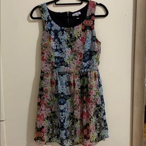 Flowery dress size 9